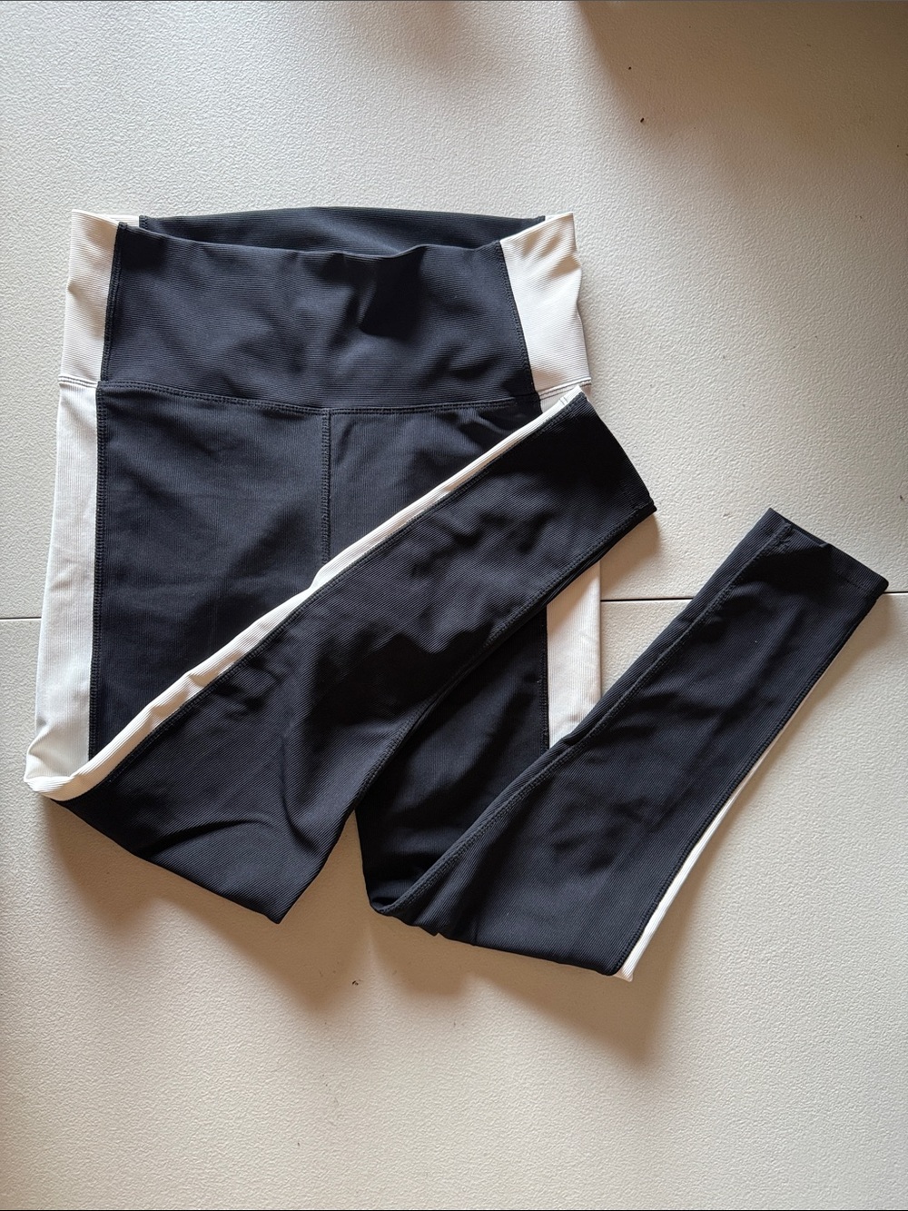 Kyodan Black High-Waist Leggings with White Side Panels Size: L